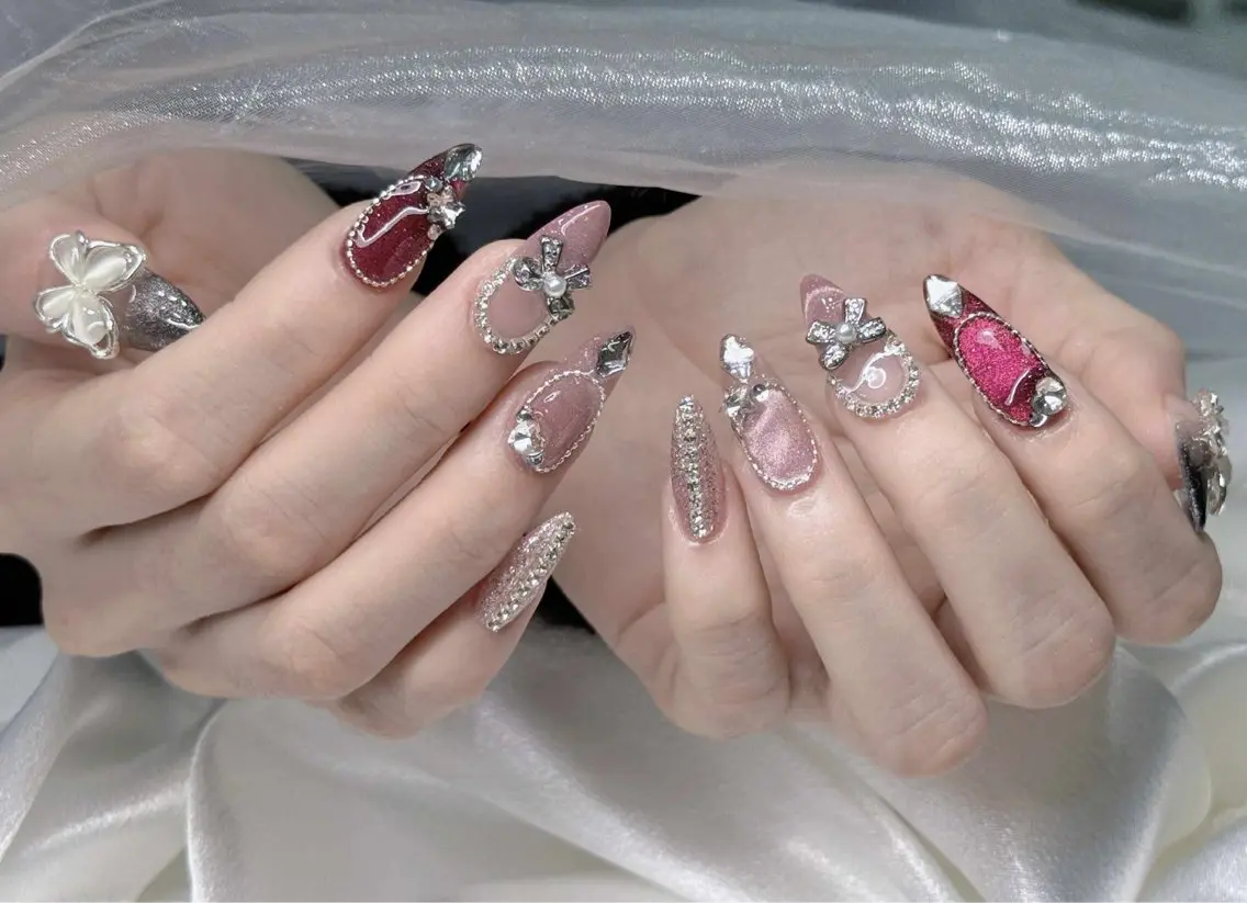 ネイル オーロラネイル ブルー チークネイル 長さ出し フットネイル ハンドネイル NAILS168 池袋西口駅前店のネイルデザイン