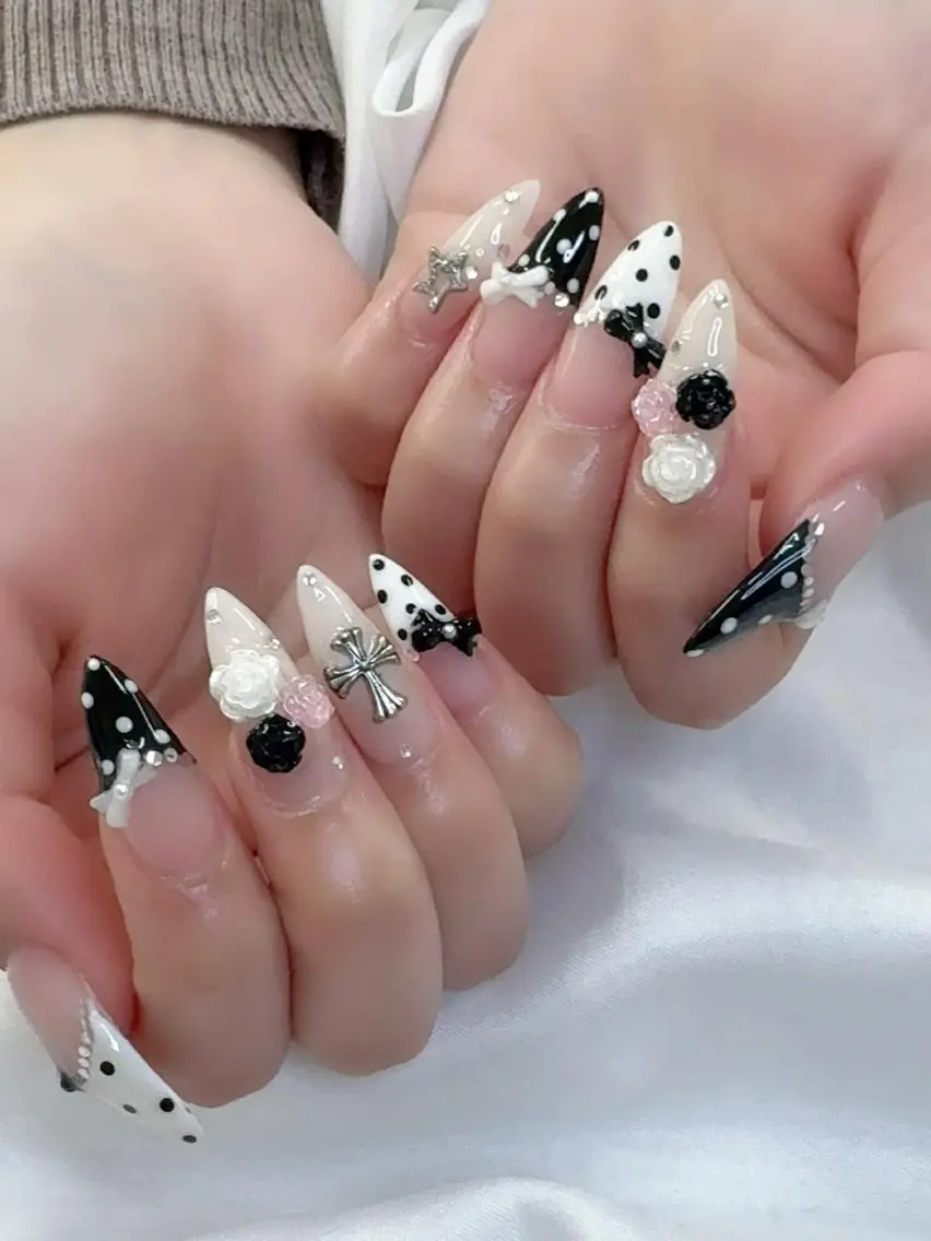 ネイル 桜ネイル フレンチネイル グラデーション 韓国ネイル マグネットネイル ハンドネイル Squen Nail shinjukuのネイルデザイン