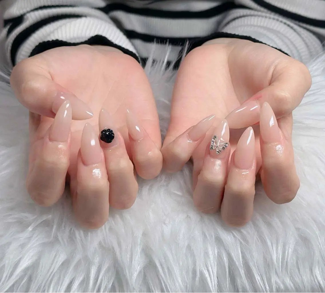 ネイル フレンチネイル ジェルネイル ガラスフレンチ ハロウィン ハート ハンドネイル H.baby Nail Salonのネイルデザイン