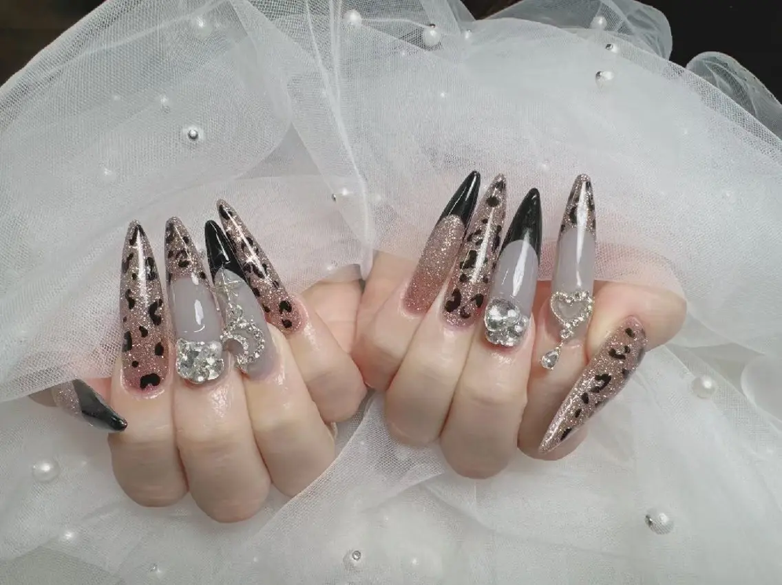 ネイル ENsalon AKIRAのネイルデザイン