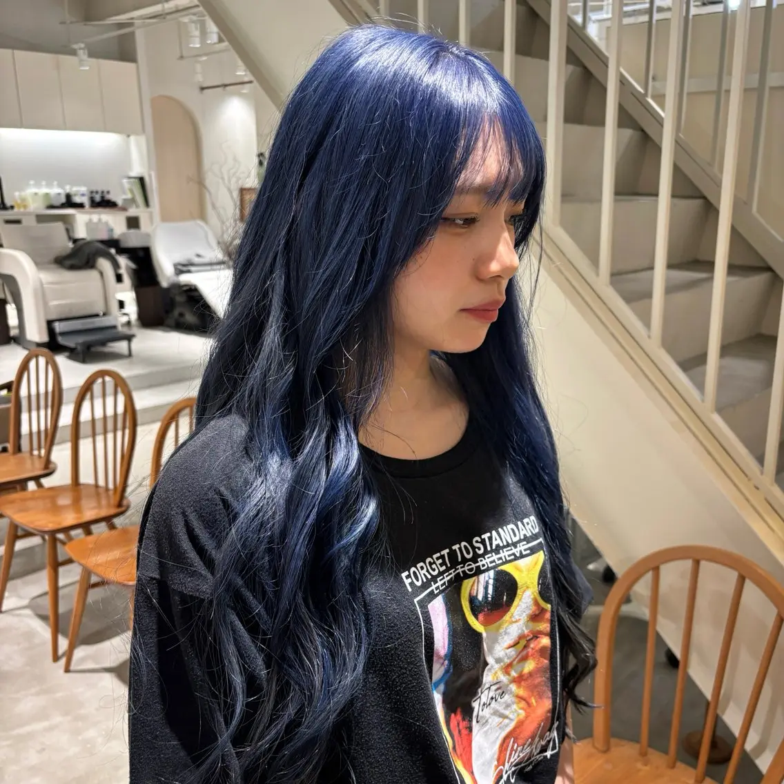 ロング カラー ブリーチ シルバー illatos サヤナのヘアスタイル