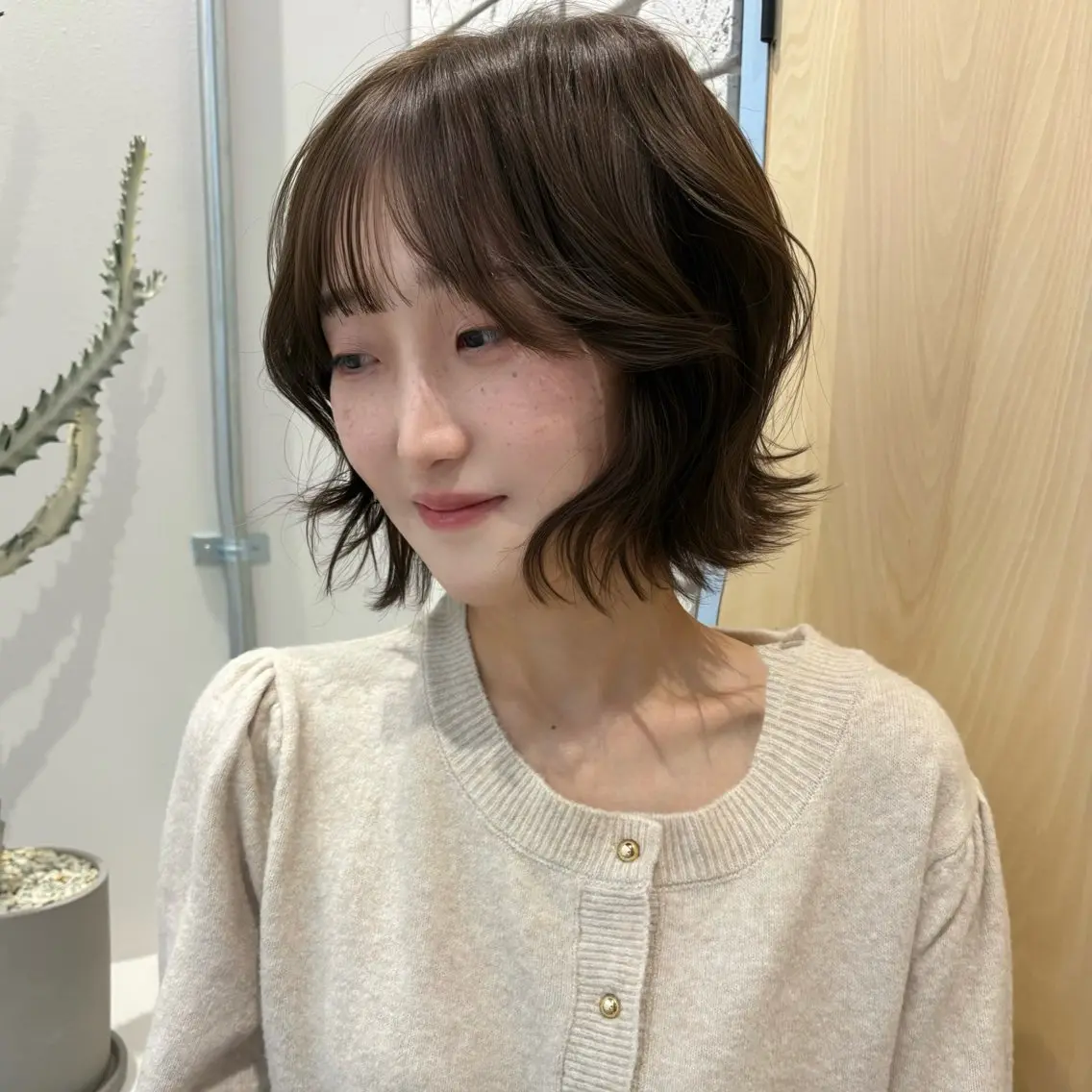 ショート カラー ブラウンカラー オリーブブラウン ヘアカラー Yui⭐️ 透け感カラーのヘアスタイル