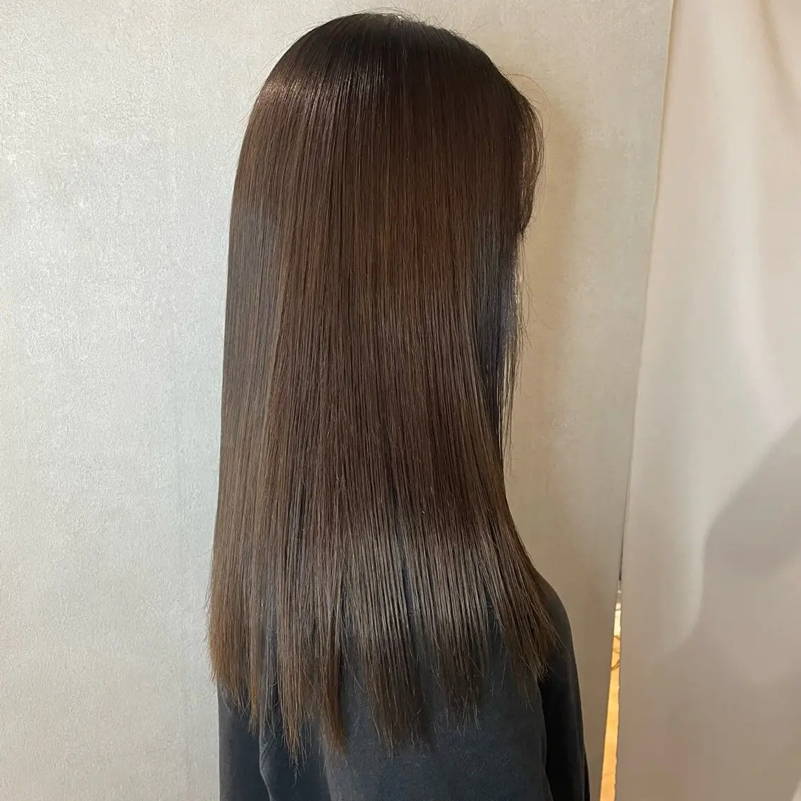 ロング 🎀モモ🎀　上品 白髪ぼかしハイライトのヘアスタイル