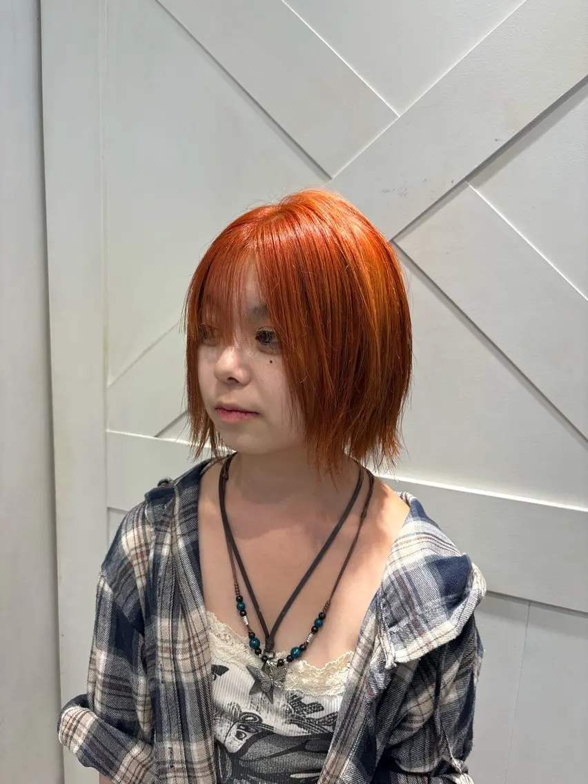 ショート カット ヘアカラー ハイトーンカラー シールエクステのヘアスタイル