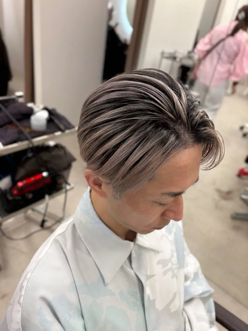 セミロング カラー メンズ メンズバレイヤージュ メンズハイライト メンズハイトーン メンズ韓国風 バレイヤージュ カット ヘアカラー トリートメント 2ヶ月も綺麗に /星野六三四のヘアスタイル