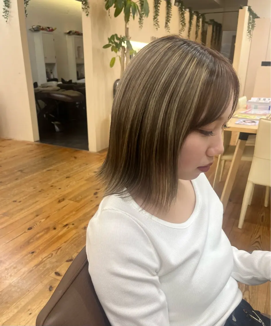 カラー ハイライトカラー 兼安 南桜乃のヘアスタイル