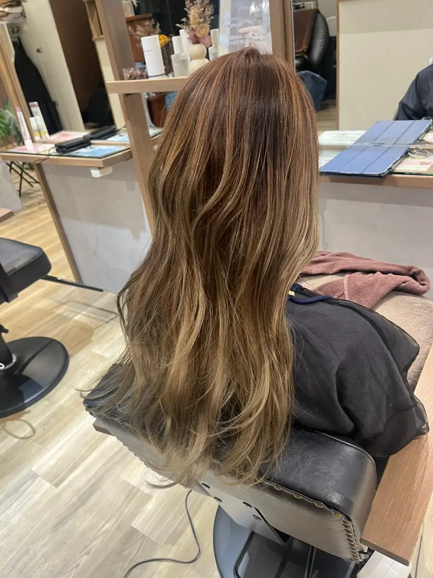 ロング レイヤーカット カット ヘアカラー 樋口 莉奈のヘアスタイル
