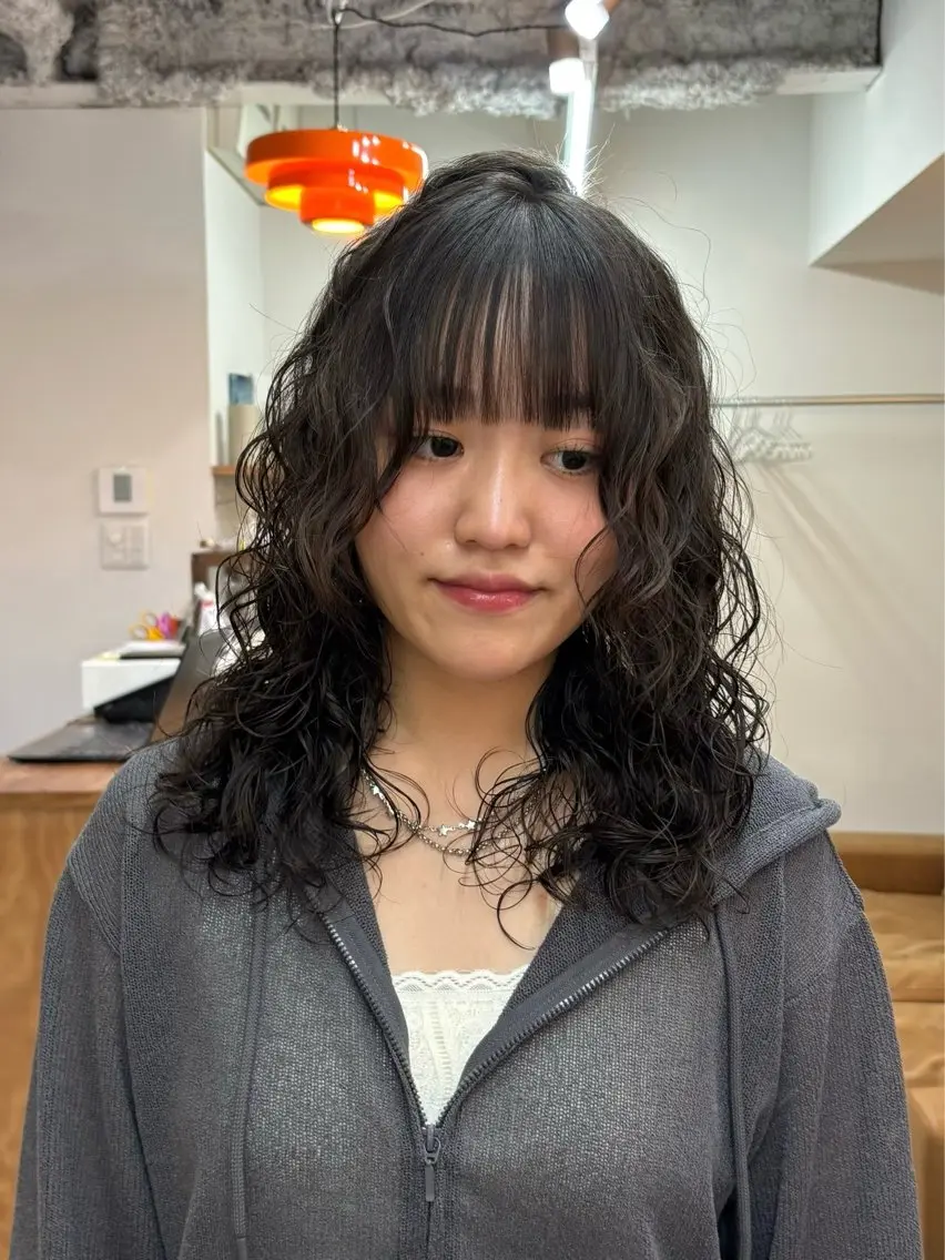 ミディアム ミディアムパーマ カット パーマ トリートメント ナナ/大阪心斎橋/ 海外レイヤーカットのヘアスタイル