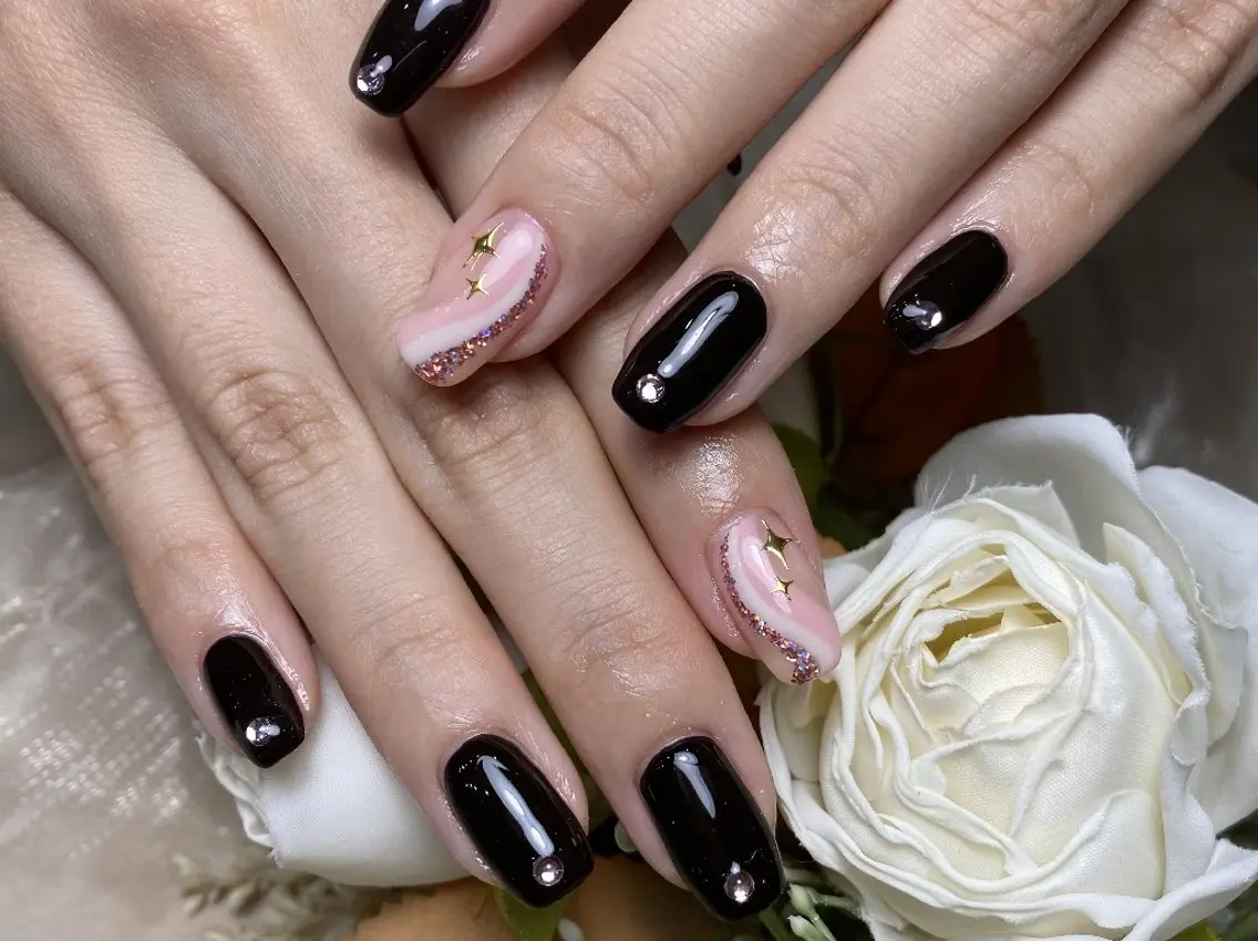 ネイル アートネイル フラワーネイル フットネイル ジェルネイル キラキラネイル ハンドネイル UM Nail Salonのネイルデザイン