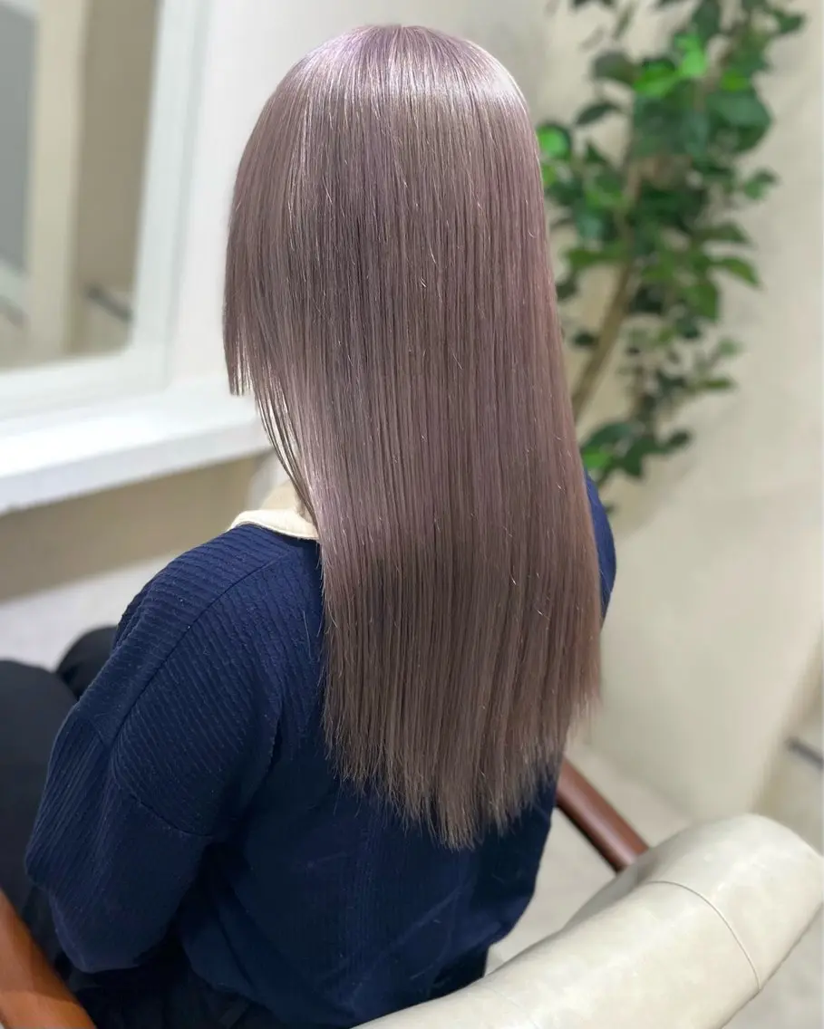 ロング カラー 透明感カラー グレージュ 🩷モテるハイトーン 🩷ブリーチ特化🩷のヘアスタイル