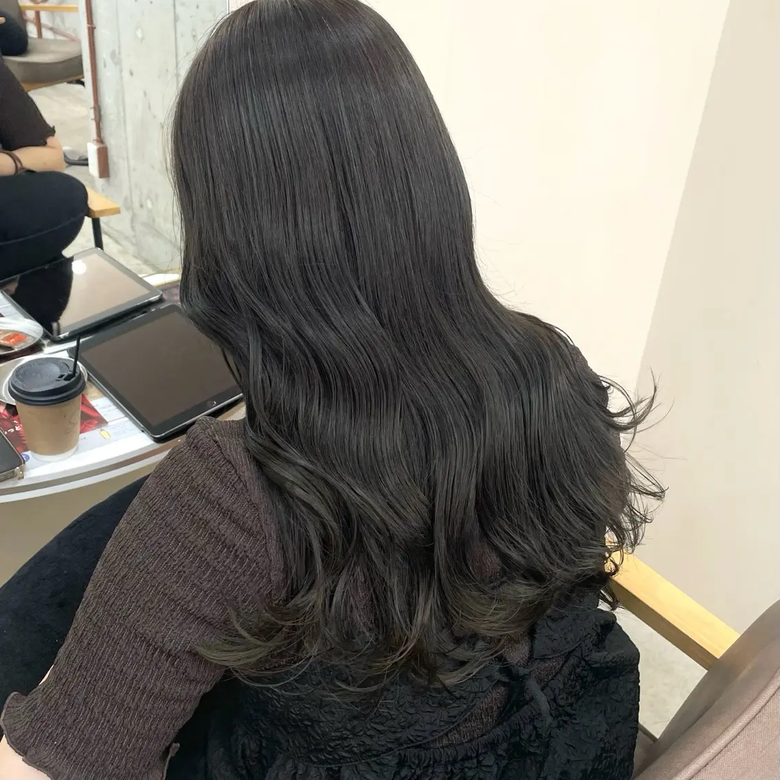ロング カラー 透明感カラー グレージュ オリーブグレージュ オリーブグレー カット ヘアカラー トリートメント noii / 伊藤 愛莉のヘアスタイル