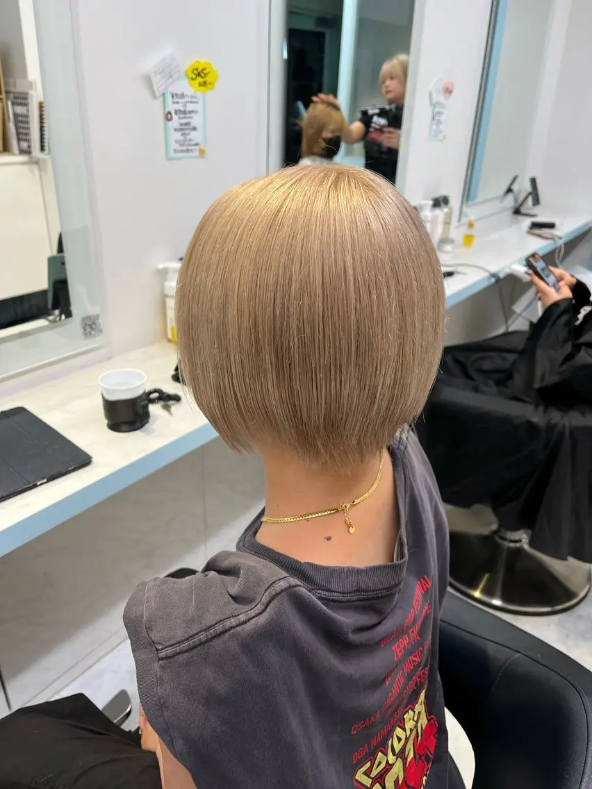 ショート カラー ヘアカラー トリートメント ブリーチカラー 🩵MIZUKIのヘアスタイル