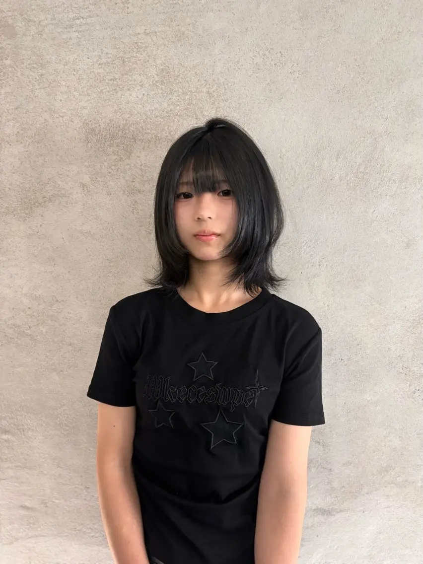 ミディアム ヘアカラー Mizuki🩵韓国 風レイヤー/艶カラーのヘアスタイル