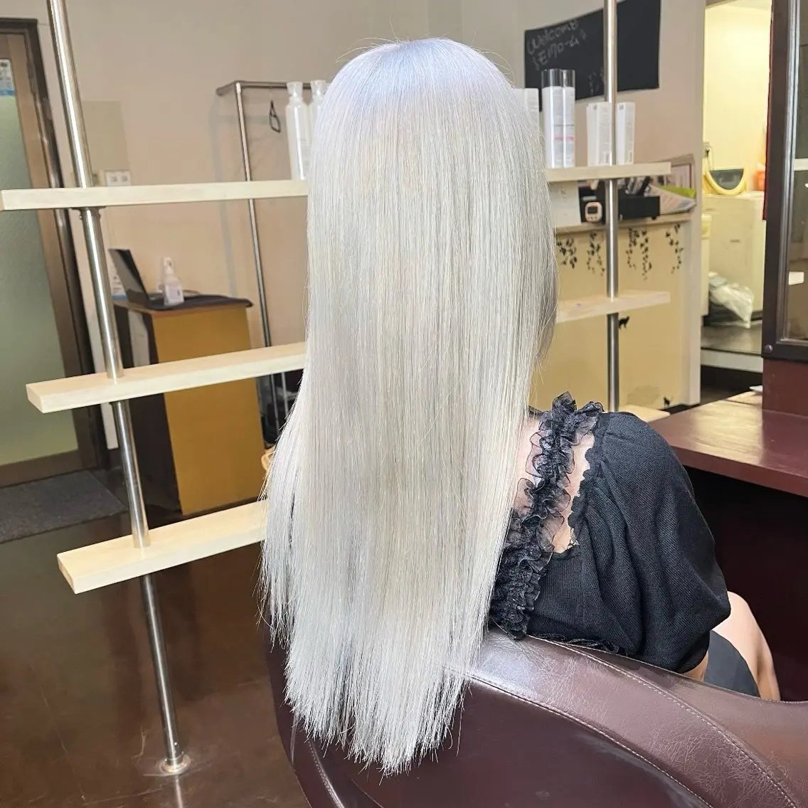 セミロング カラー ブリーチ シルバー ホワイトシルバー エクステ ヘアカラー トリートメント 編み込みエクステ/ ハイトーン りょすけのヘアスタイル