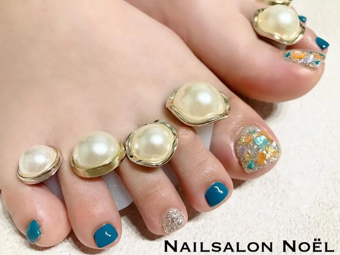 ネイル フットネイル キラキラネイル Nailsalon &Noelのネイルデザイン