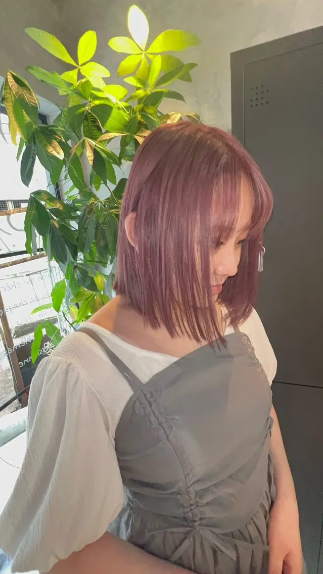ミディアム カット ヘアカラー motoトップカラー リスト/ブリーチカラのヘアスタイル