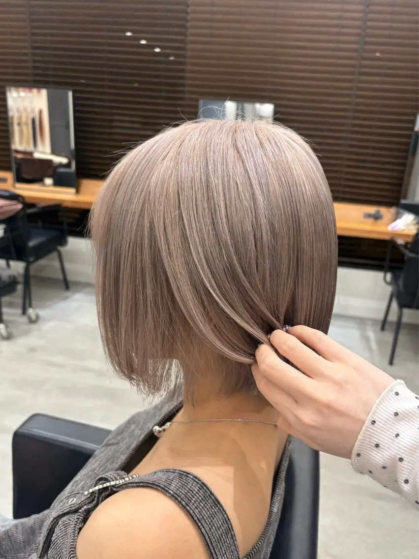 ショート カラー ブリーチ グレージュ ボブ カット ヘアカラー ENA💗NEXT /ハイトーンエクステのヘアスタイル