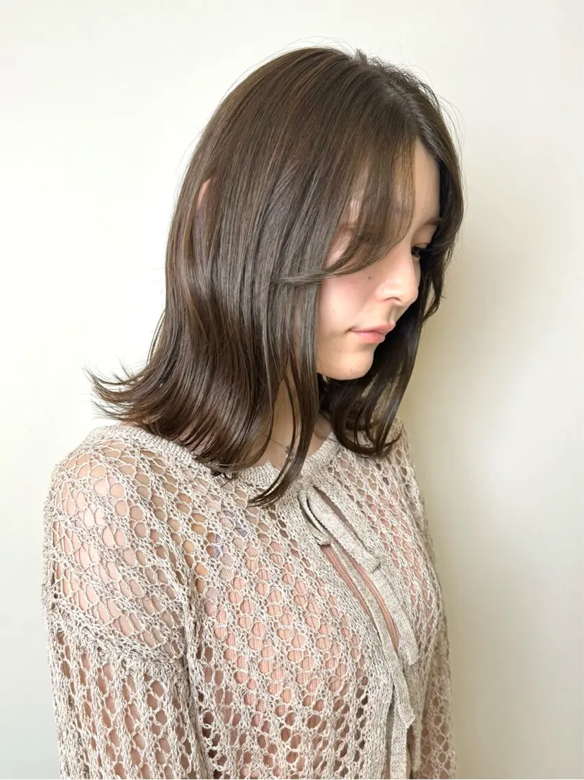ミディアム カラー グレージュ オリーブグレージュ オリーブグレー ボブ くびれヘア カット ヘアカラー 中西 倖 美髪カラー /透明感カラーのヘアスタイル