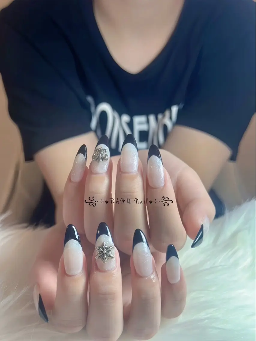 ネイル チークネイル フレンチネイル グラデーション キラキラネイル 韓国ネイル ハンドネイル RAMU_Nail 池袋店のネイルデザイン