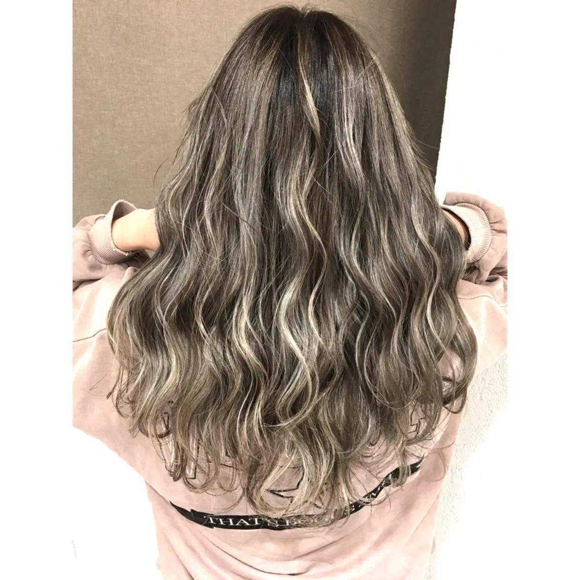 ロング カラー ハイライトカラー 3Dハイライト ハイライト ヘアカラー トリートメント 井上 一平のヘアスタイル
