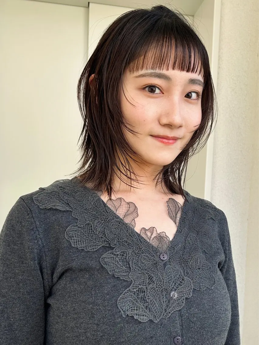 ミディアム レイヤーカット オン眉 ゴトウ ケンタのヘアスタイル