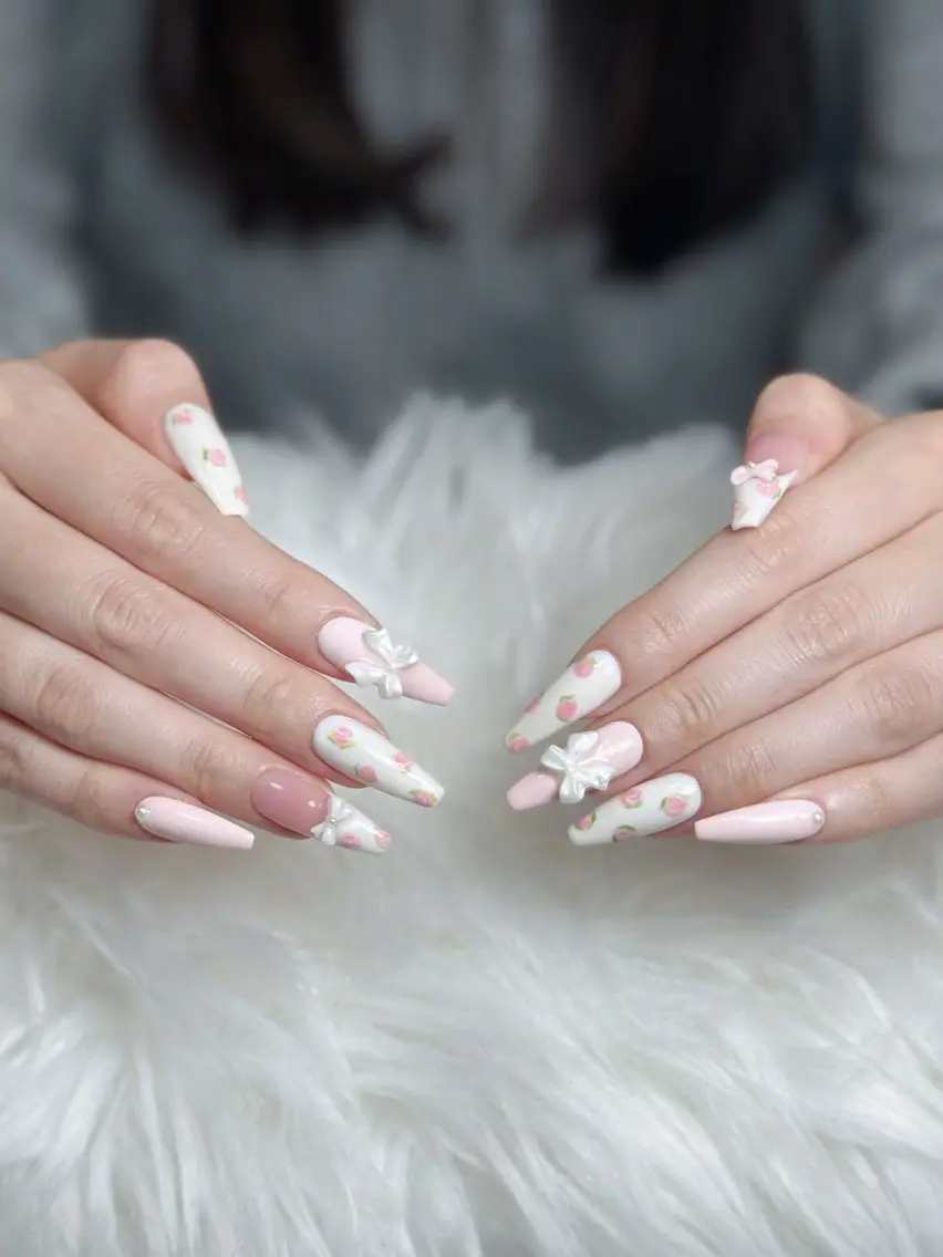 ネイル フレンチネイル ジェルネイル キラキラネイル 韓国ネイル マグネットネイル Julli NailStudioのネイルデザイン