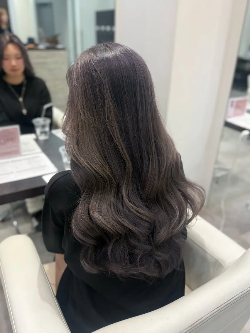 ロング カラー グレージュ ラベンダーカラー ラベンダーグレージュ ラベンダーグレー ヘアカラー トリートメント 渋谷髪質改善/縮毛 矯正/かすが🪽🫧のヘアスタイル