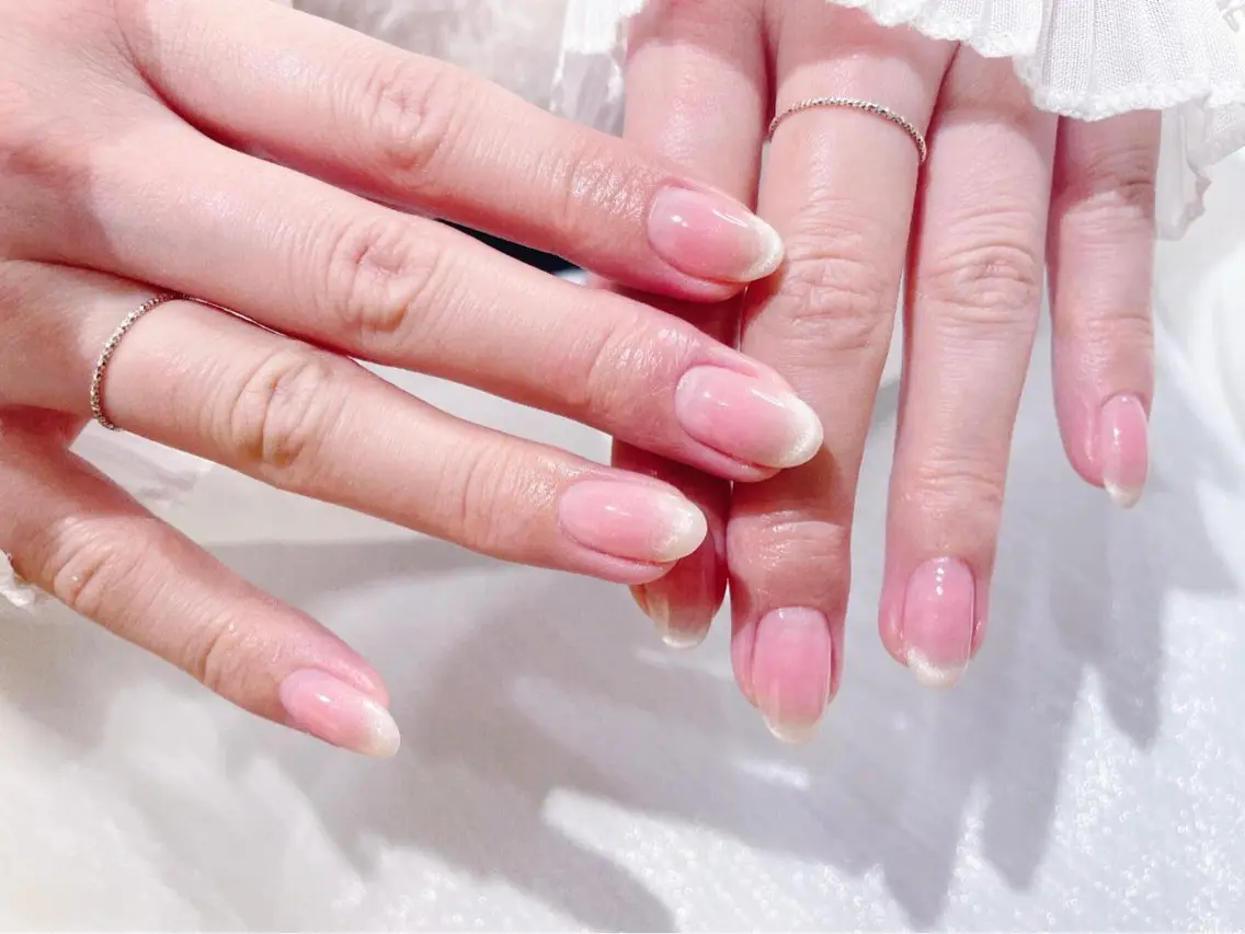 ネイル チークネイル 長さ出し フラワーネイル フレンチネイル ガーリー sun nail池袋 モデル募集のネイルデザイン