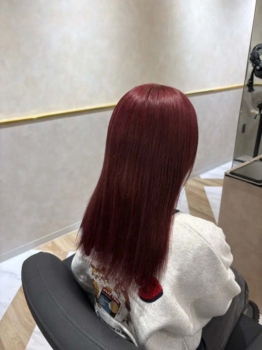 ミディアム ヘアカラー 🩶ハイトーン🖤 URARAのヘアスタイル