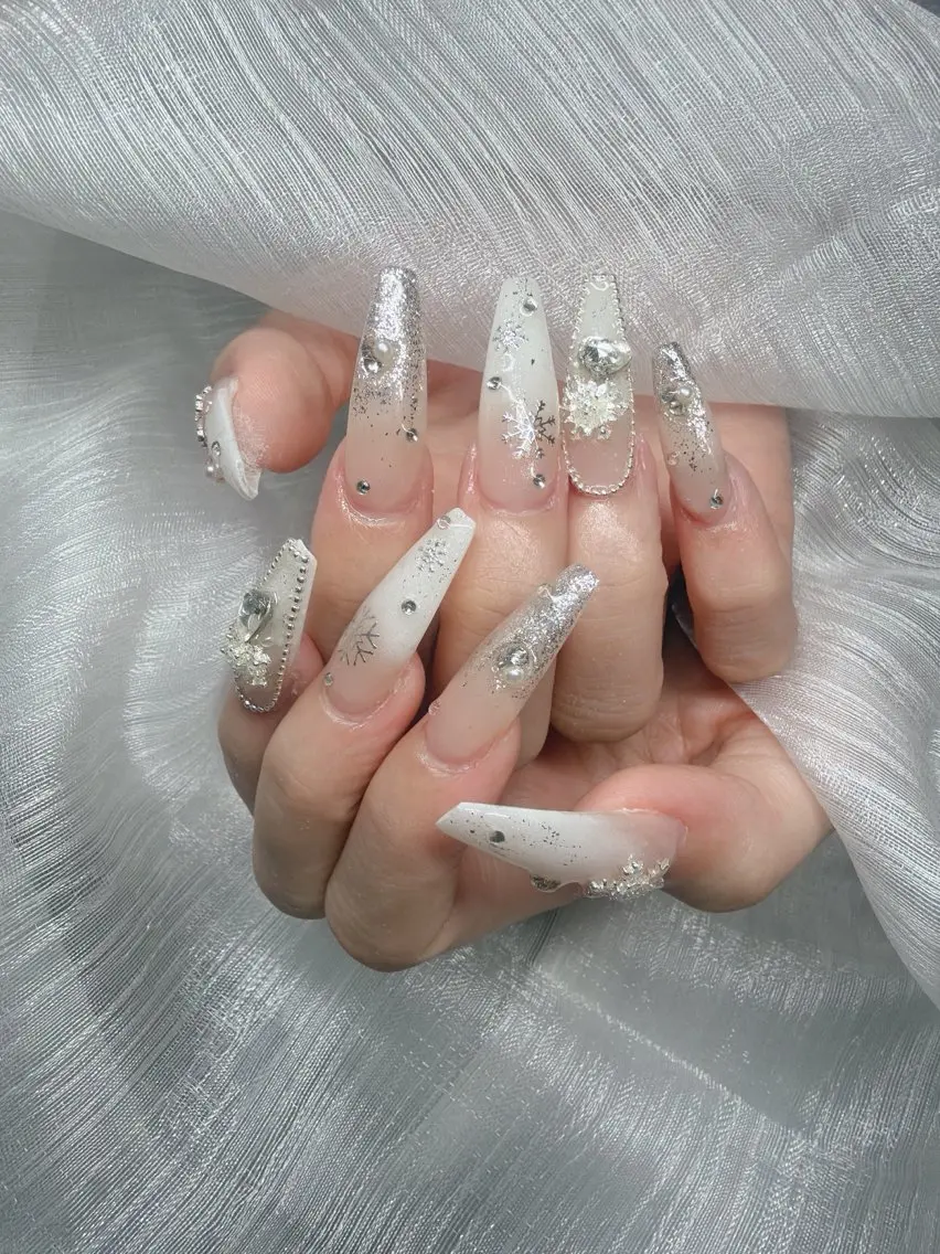 ネイル ハンドネイル Lee Nailsのネイルデザイン