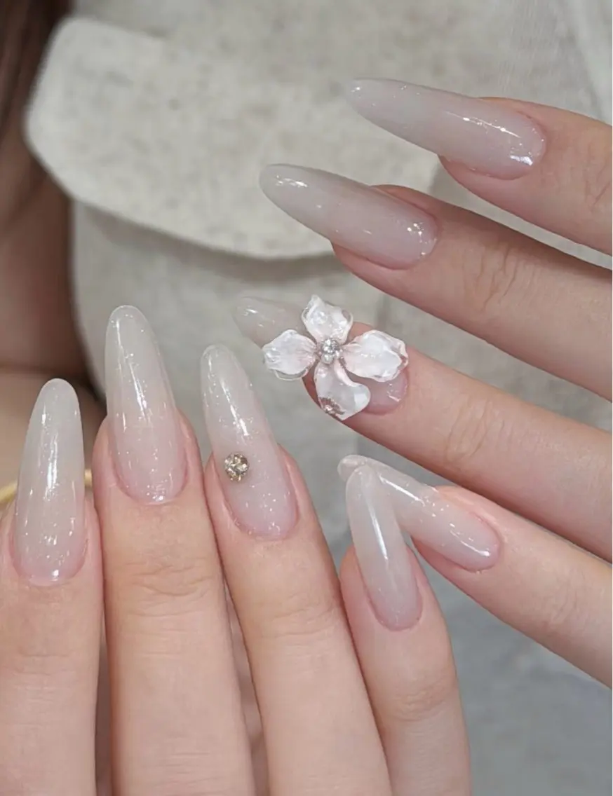 ネイル フットネイル フレンチネイル グラデーション 氷ネイル・うるうるネイル 韓国ネイル ハンドネイル Lynn_ Nailのネイルデザイン
