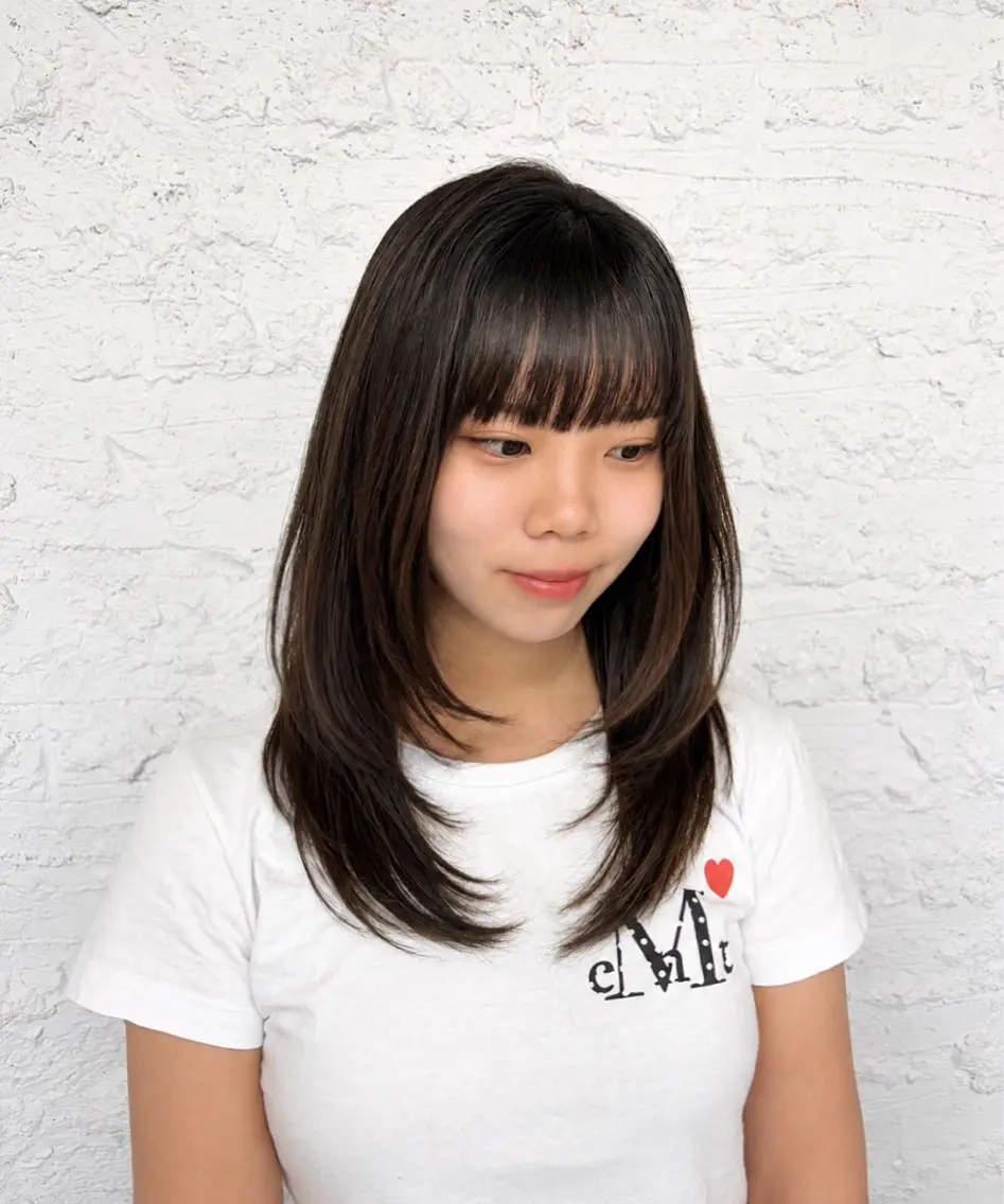 ロング ハッシュカット いちかわ ことねのヘアスタイル
