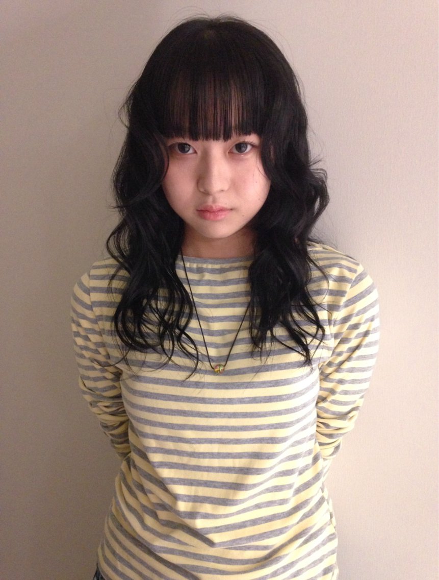 ミディアム カラー ヘアカラー まや/レイヤーパーマ 透明感、暖色カラーのヘアスタイル
