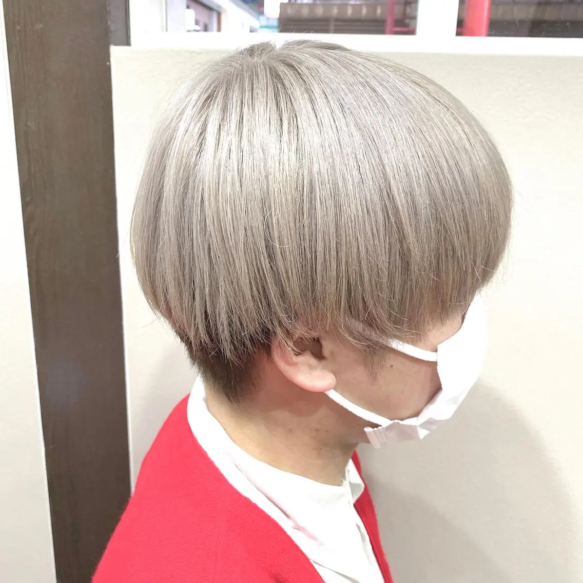 ショート カラー ブリーチ ヘアカラー 東條 克義のヘアスタイル