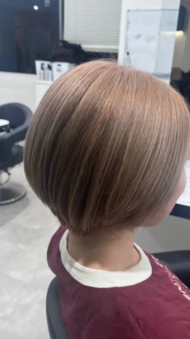 ショート カラー ミルクティー・透明感 🏹REN🏹のヘアスタイル