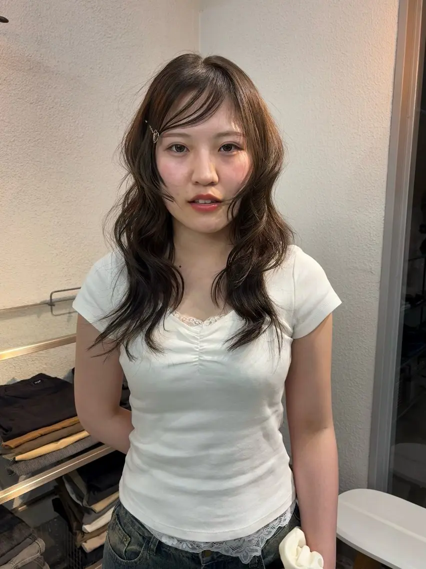 ロング 長谷 若奈のヘアスタイル