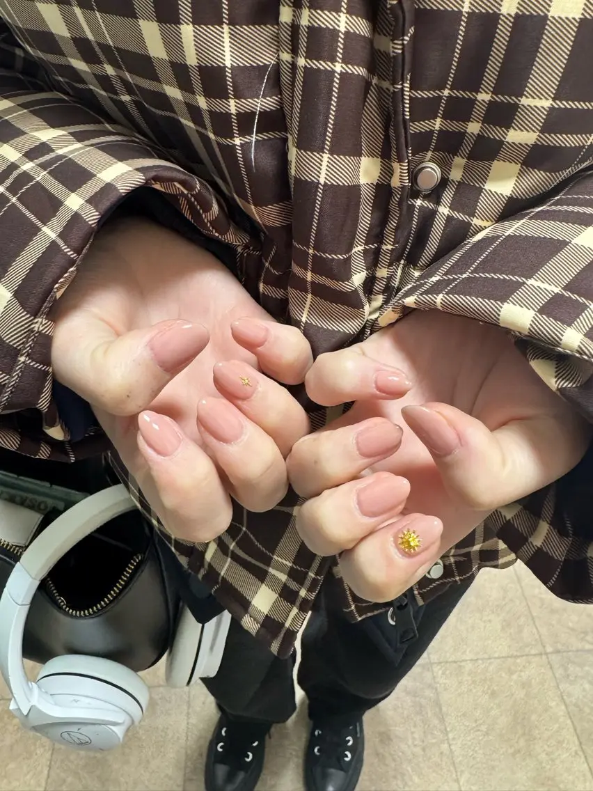 (ケア込み)【プレオープン価格】ワンカラー☀︎マグネット・ラメグラ✨お好きなパーツ50円​〜​🌷　学生証掲示で-500円の写真
