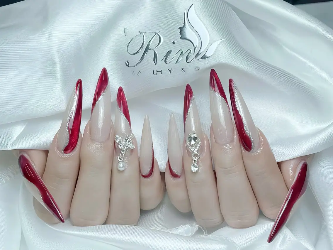 ネイル ボルドー フレンチネイル グラデーション キラキラネイル 韓国ネイル ハンドネイル Rin Nail Shinokuboのネイルデザイン