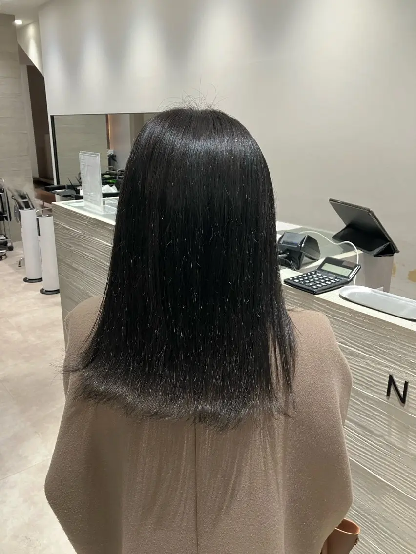 ロング カラー サキ🤍ハイトーン 🩰くびれ巻きヘアのヘアスタイル
