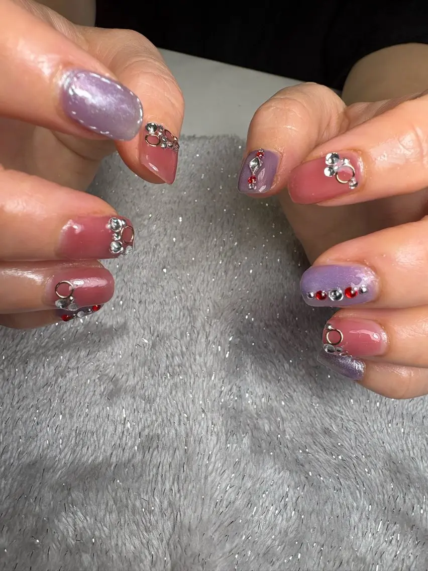 ネイル キラキラネイル 持ち込み パープル 赤色 ハンドネイル nail.s misatoのネイルデザイン