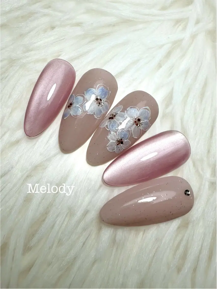 オフィスnailにおすすめ【初回・2回目同価格】５月キャンペーンネイル②(マグネット×レース×ネモフィラart)の写真