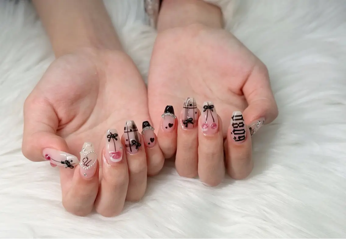 ネイル オーロラネイル チークネイル フットネイル フレンチネイル ジェルネイル ハンドネイル Havi Nailsのネイルデザイン