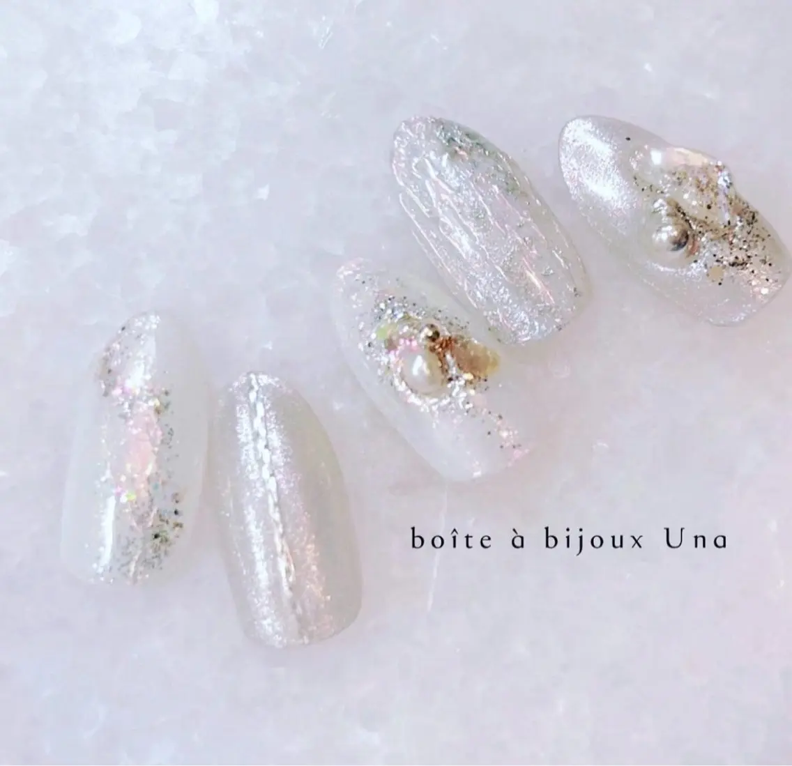 ネイル オーロラネイル ニュアンスネイル シルバー ホワイト boite a bijoux Unaのネイルデザイン