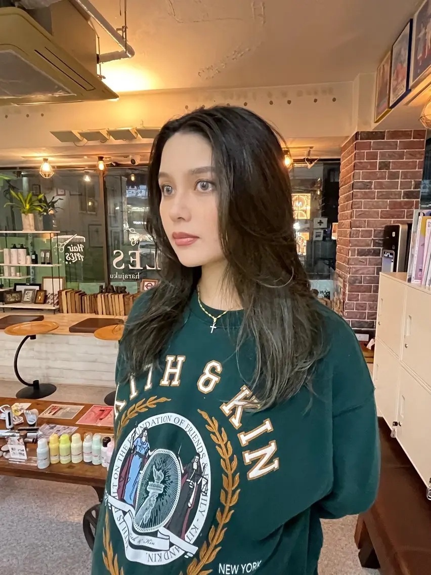 ロング カラー レイヤーカット トリートメント エクステ ハイトーン 💭黒崎ハルカのヘアスタイル