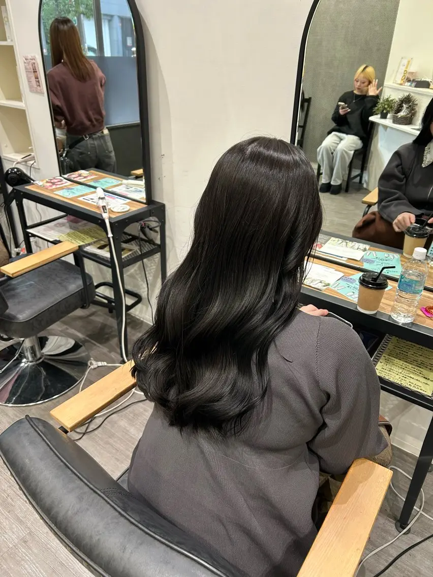 ロング カラー グレージュ ネイビーカラー ヘアカラー トリートメント cocotte 💟草間紫音💟のヘアスタイル