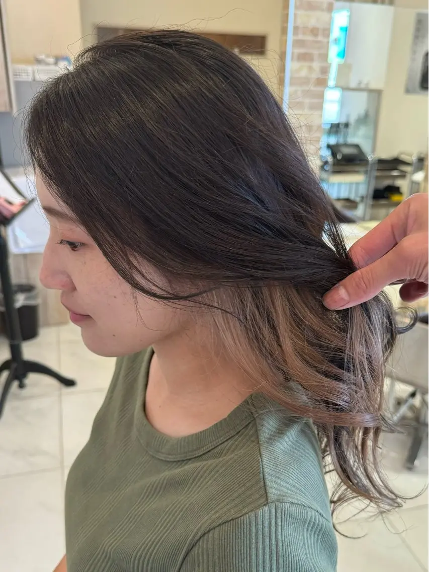 ロング カラー ベージュカラー ブリーチ ケアブリーチ イヤリングカラー インナーカラー グランデュール焼津 SEIRYU🐉のヘアスタイル