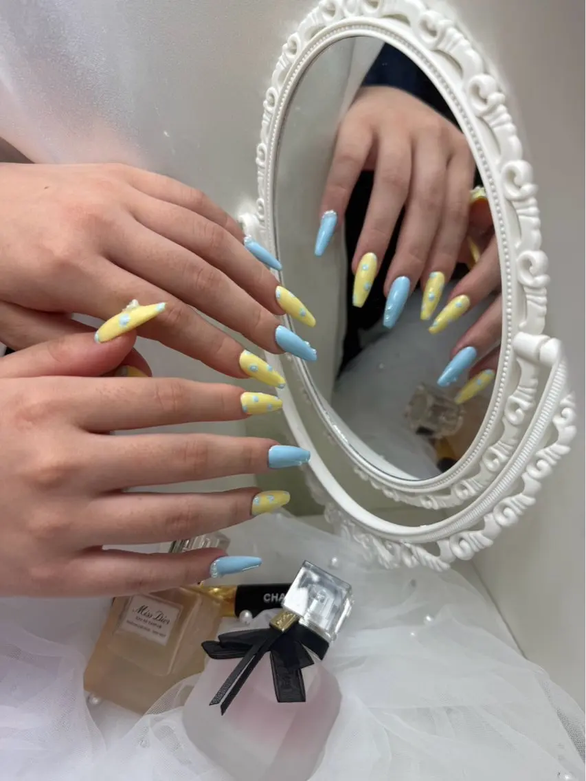 ネイル フラッシュネイル フレンチネイル ジェルネイル ガラスフレンチ 韓国ネイル LEMON NAIL FUK(博多駅前)のネイルデザイン