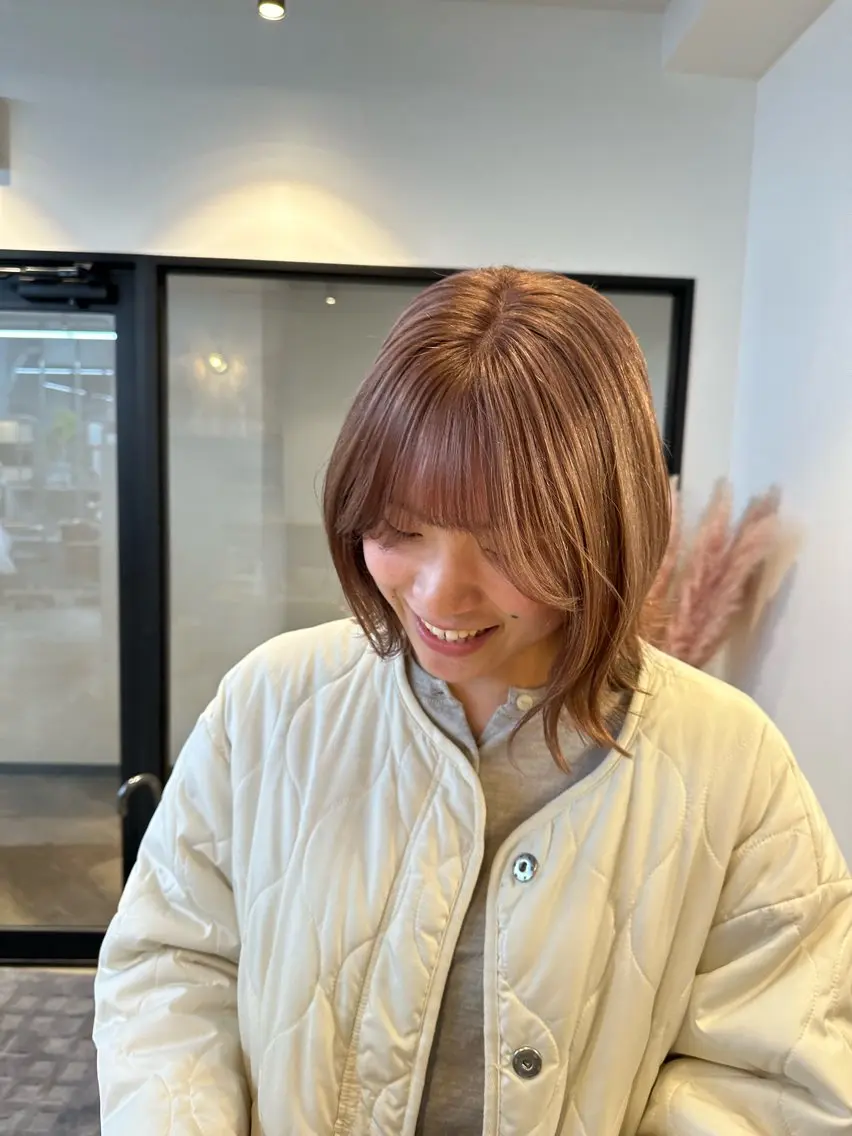 ミディアム カット ヘアカラー トリートメント yuika .のヘアスタイル