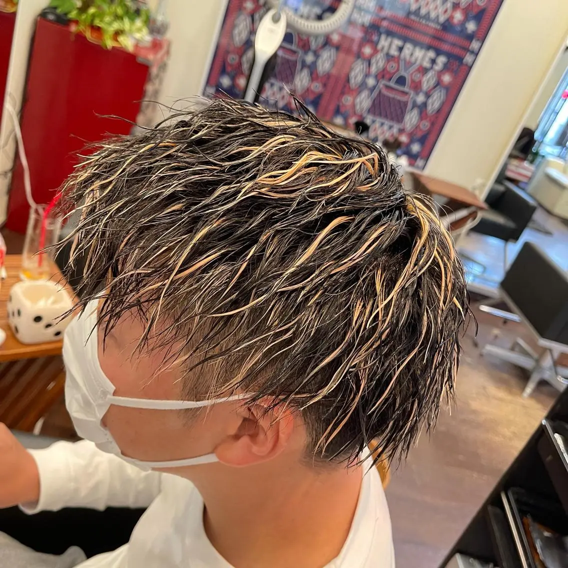ショート カラー メンズ メンズハイライト ハイライトカラー ハイライト 堀江/レイヤーカット /髪質改善のヘアスタイル