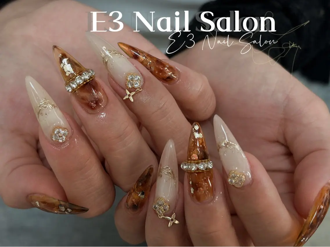 ネイル オーロラネイル フレンチネイル ジェルネイル ガラスフレンチ キラキラネイル ハンドネイル E3 Nail Salonのネイルデザイン